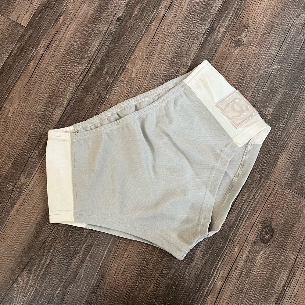 Chanel Identification shorts size 40 best for xs or small